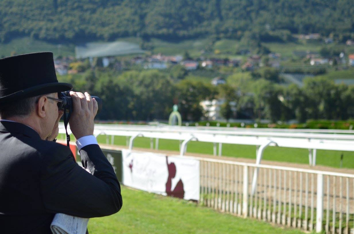Scopri di più sull'articolo Pochi giorni all’85° Gran Premio Merano Alto Adige, la corsa ippica più elegante d’Italia