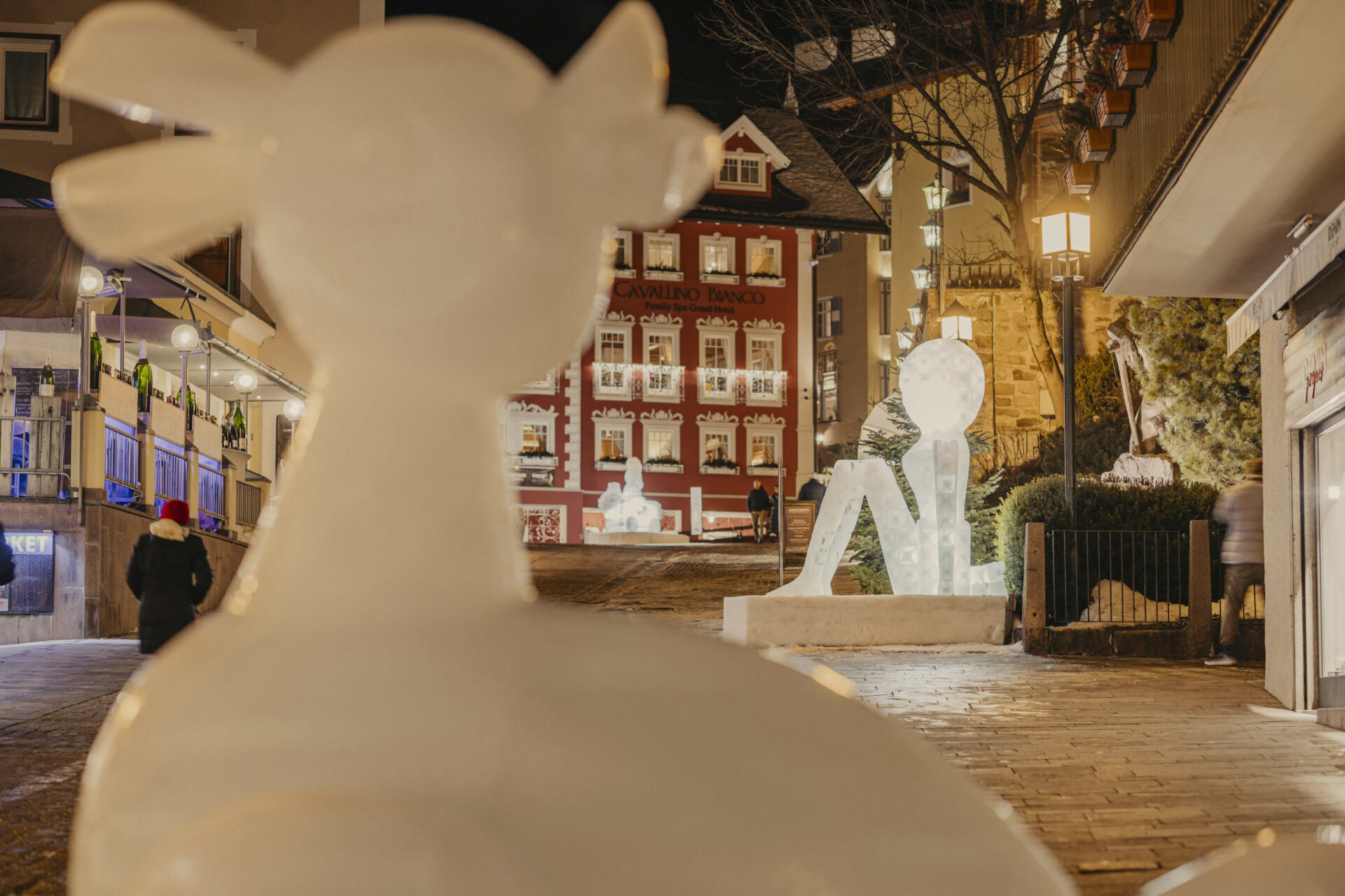 Scopri di più sull'articolo L’arte dello scolpire neve e ghiaccio in Val Gardena