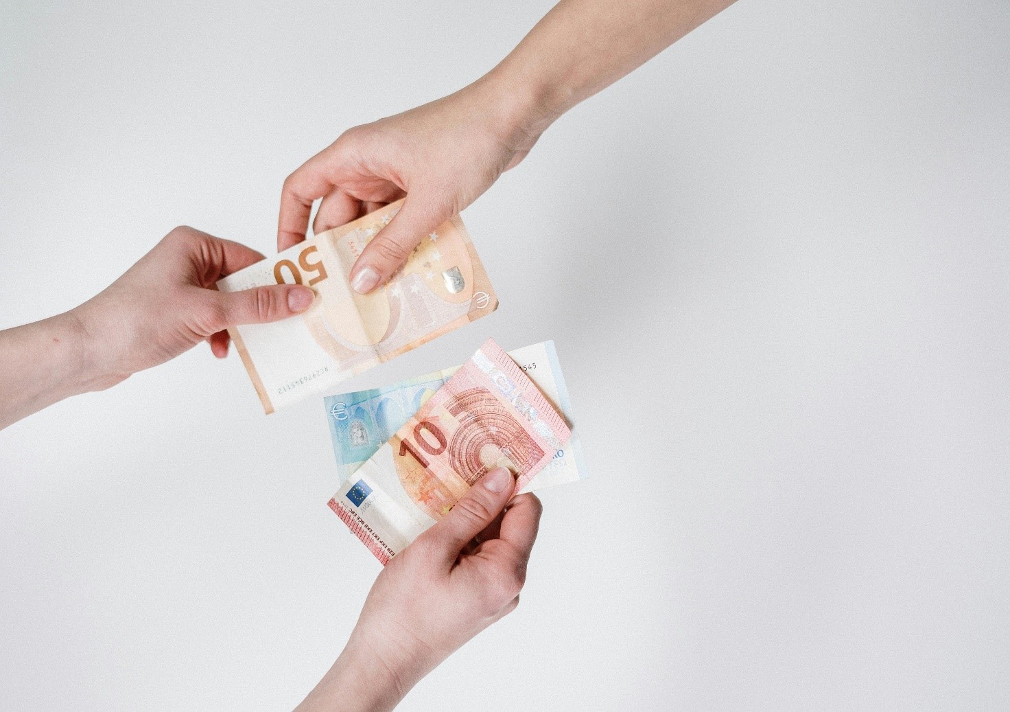 Scopri di più sull'articolo Come risparmiano gli italiani? L’analisi tra modelli di investimento e gestione patrimoniale