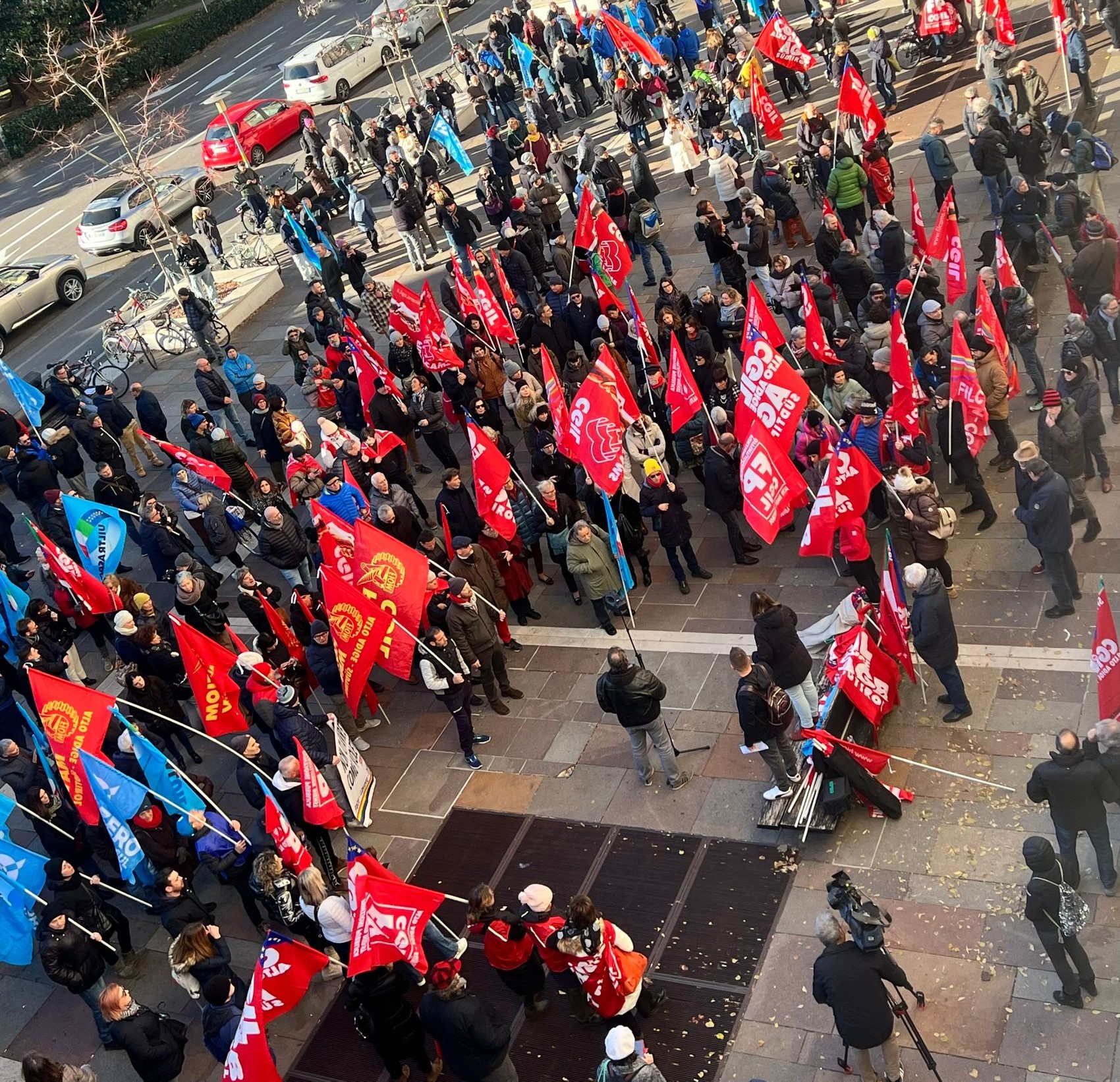 Scopri di più sull'articolo Sciopero generale, Bolzano corteo da Piazza Mazzini al Commissariato del Governo, all’Aluminium 90% in sciopero