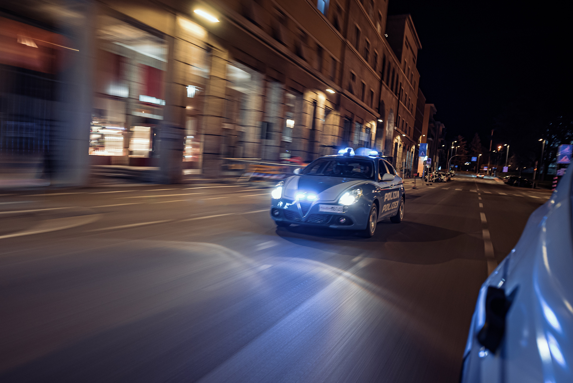 Mehr über den Artikel erfahren Bolzano. Se denuda davanti agli Agenti di Polizia, arrestato