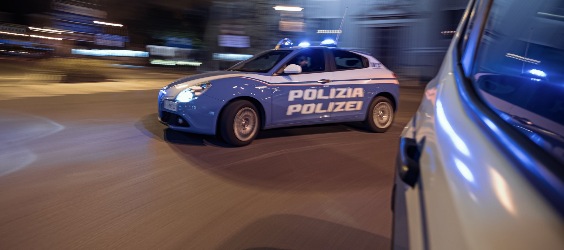 Scopri di più sull'articolo Oppone resistenza, dà false generalità, tenta di disfarsi dalla droga