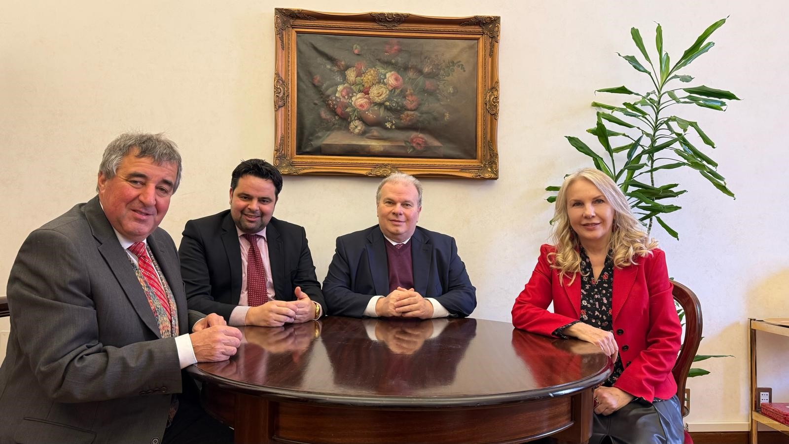 Scopri di più sull'articolo I senatori del Gruppo Autonomie incontrano il questore di Bolzano Paolo Sartori