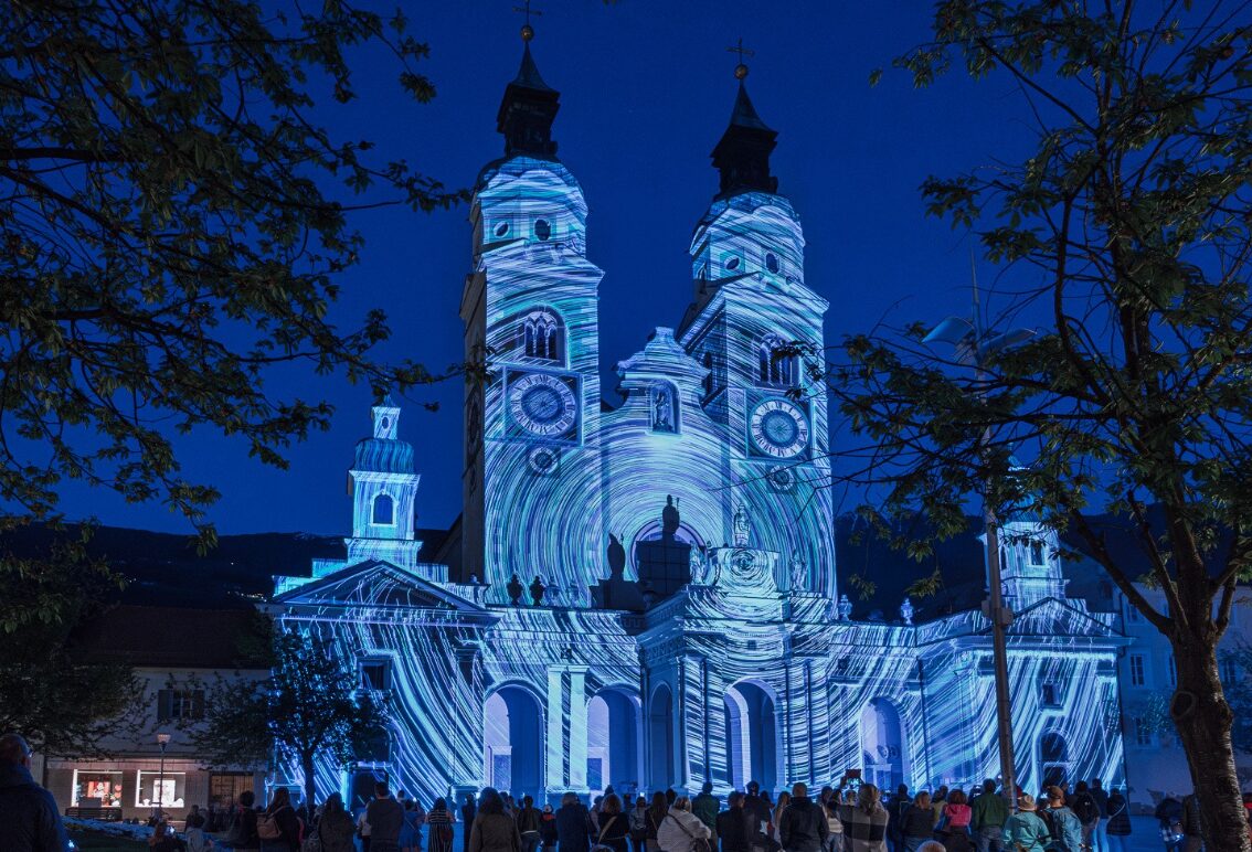 Scopri di più sull'articolo Il Bressanone Water Light Festival vince il progetto dell’UE Europa Creativa con “Imagine Peace” e diventa biennale