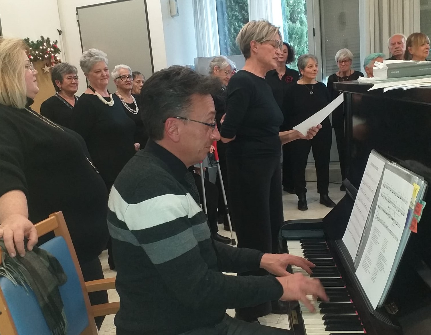 Scopri di più sull'articolo Grande Musica nel progetto EmozioNonni, alla piacevolezza si aggiunge la partecipazione