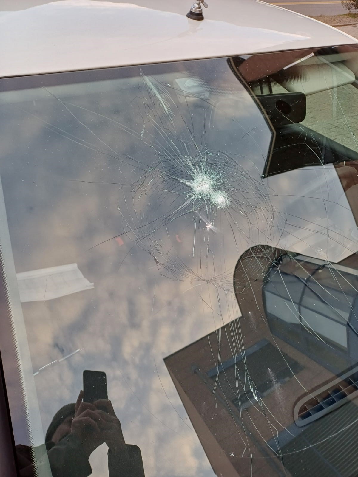 Scopri di più sull'articolo Siamo all’inciviltà più brutale, ‘sta notte vandalizzata l’auto della Croce Rossa
