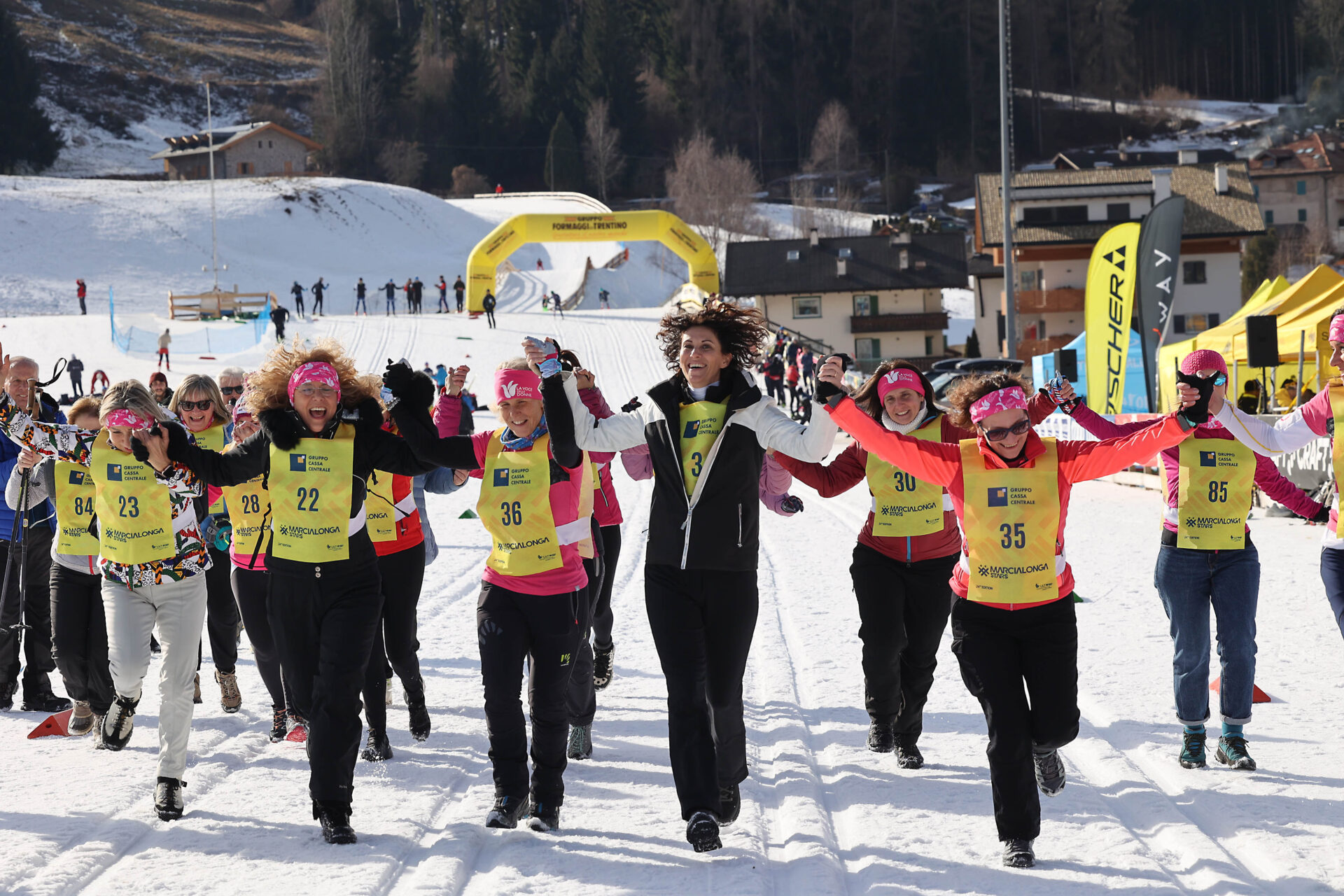 Scopri di più sull'articolo È la vigilia della Marcialonga, sport e solidarietà allo Stadio del Fondo di Lago di Tesero