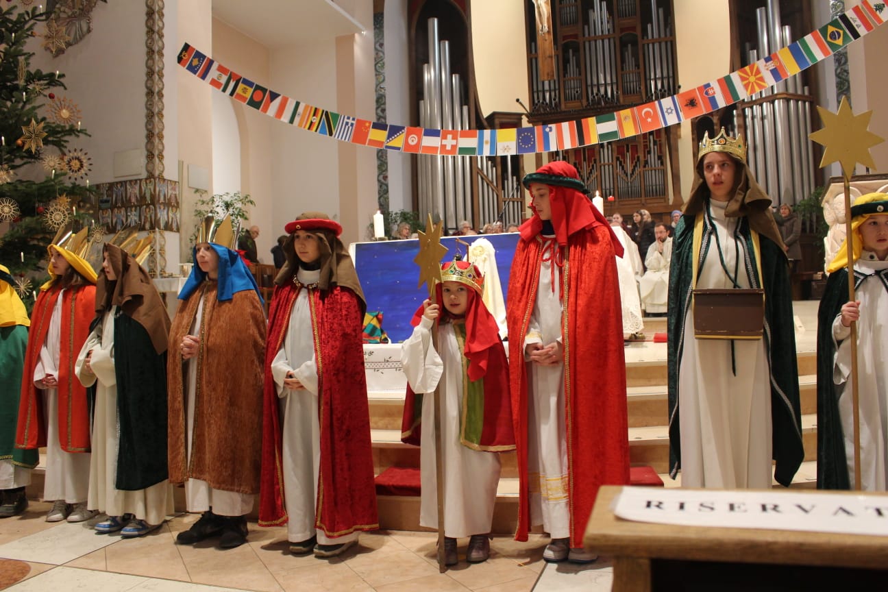 Scopri di più sull'articolo Merano. Liturgia dell’Epifania del Signore nel segno della pace e del rispetto alla chiesa parrocchiale Maria Assunta