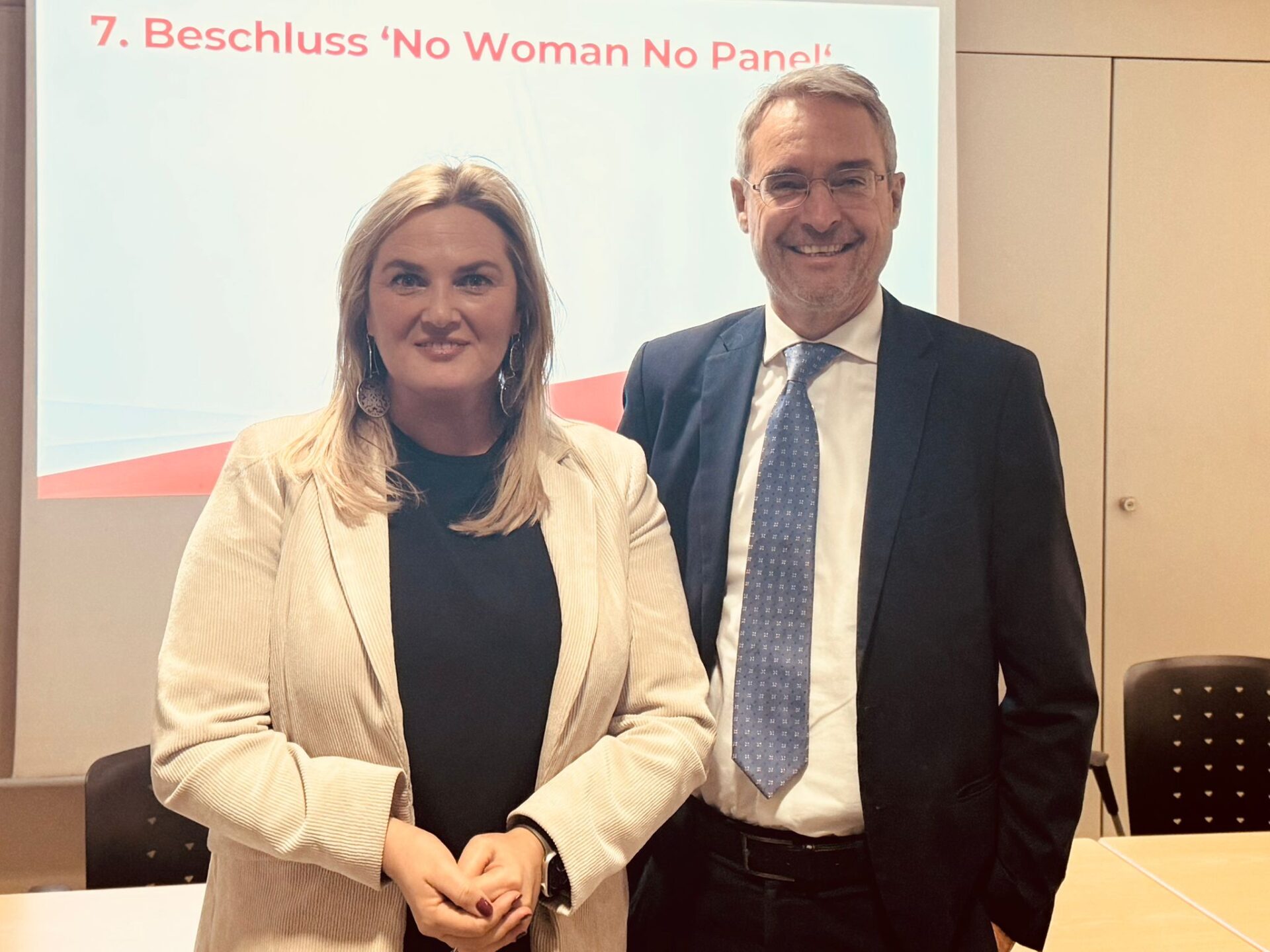 Scopri di più sull'articolo SVP-Parteileitung beschließt Beitritt zur Initiative „No Woman No Panel“