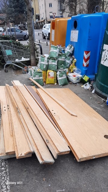 Scopri di più sull'articolo SEAB e Comune di Bolzano intensificano gli sforzi per combattere i rifiuti selvaggi intorno alle isole ecologiche