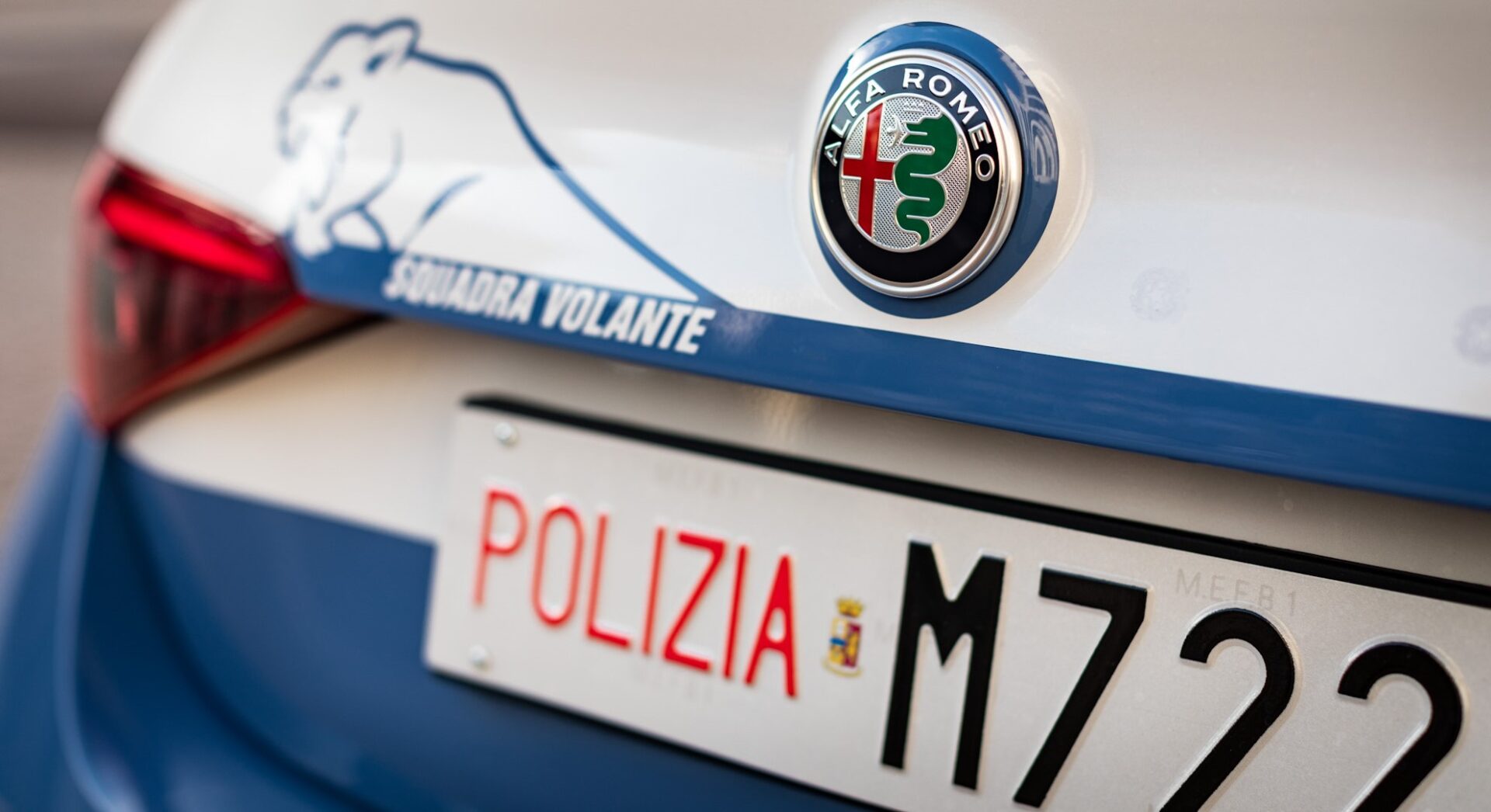 Scopri di più sull'articolo Bolzano. Cade di notte in casa, la Polizia lo soccorre e lo salva