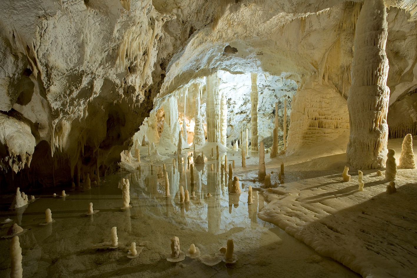 Mehr über den Artikel erfahren Le Grotte di Frasassi portano Gormiti – The New Era nelle scuole di Bolzano per insegnare la sostenibilità ambientale