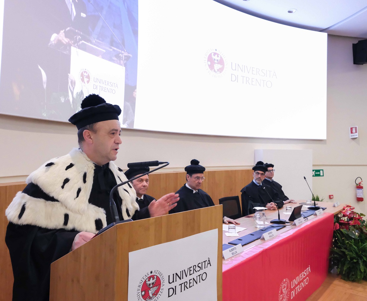 Mehr über den Artikel erfahren UniTrento, conferita la laurea honoris causa ad Andrea Rinaldo