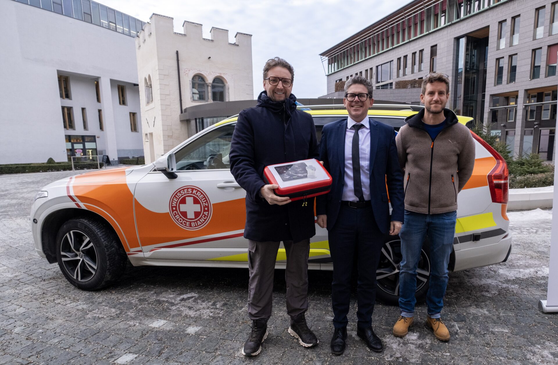 Scopri di più sull'articolo Tecnologia moderna diagnosi d’emergenza, ecografo mobile sull’automedica