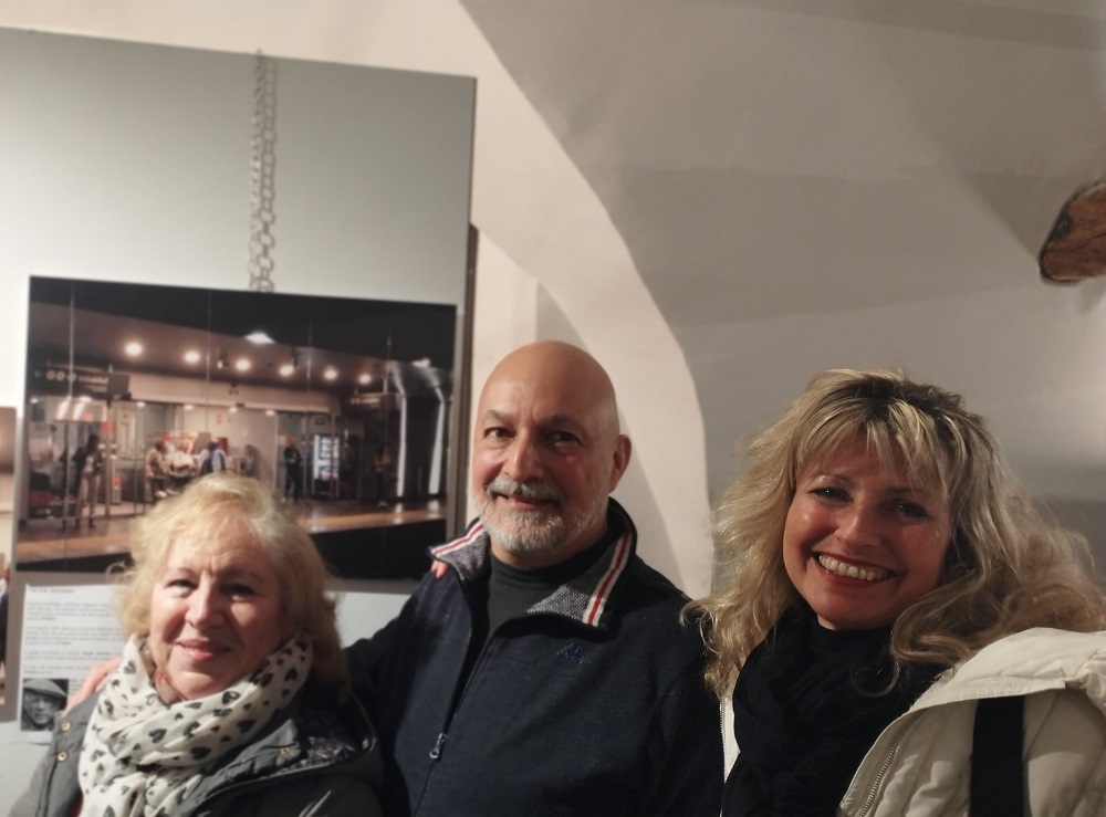 Scopri di più sull'articolo Bolzano, “STORIE”, mostra fotografica di momenti di vita alla Piccola Galleria