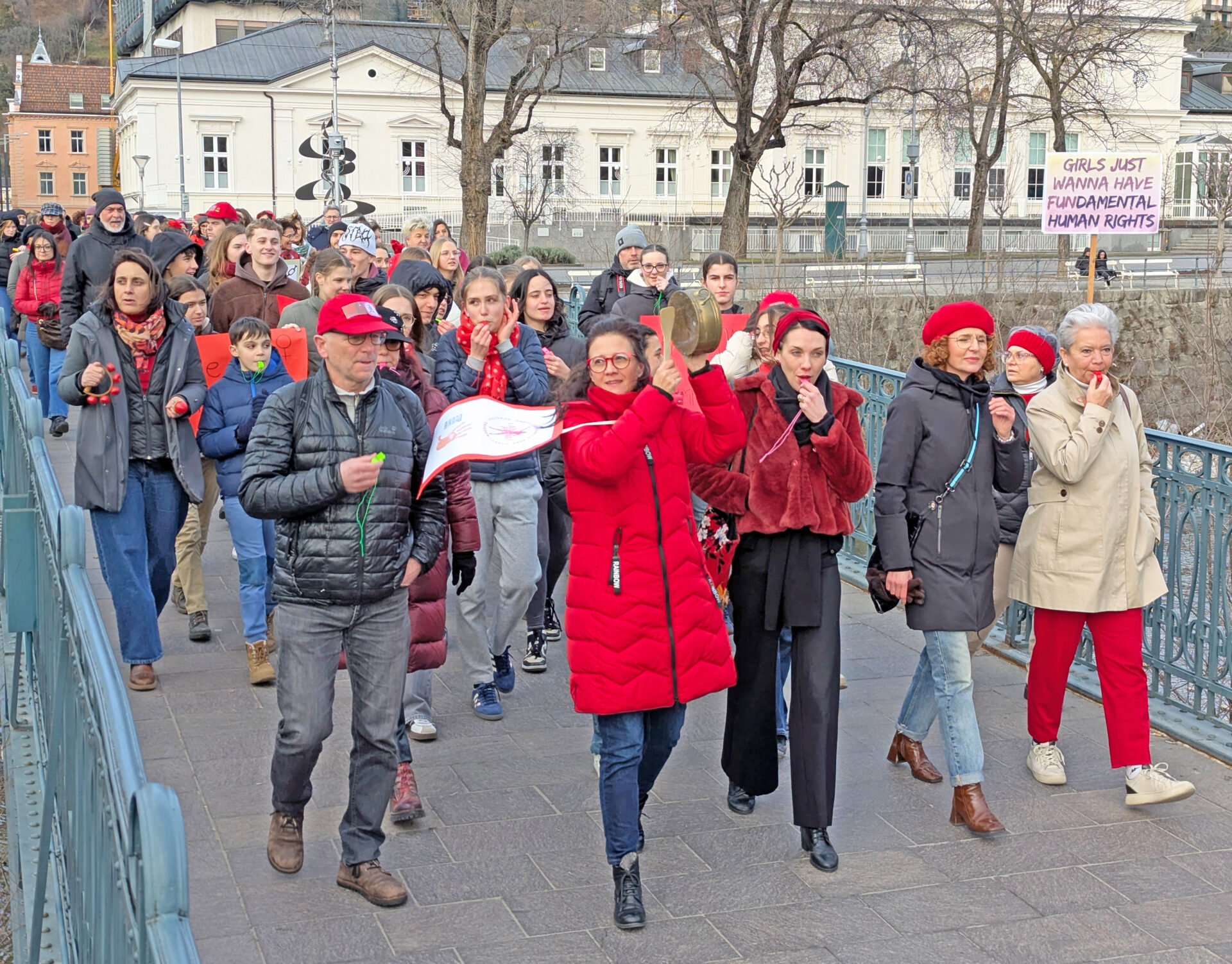 Scopri di più sull'articolo Merano. Oltre 200 partecipanti al corteo contro la violenza maschile sulle donne