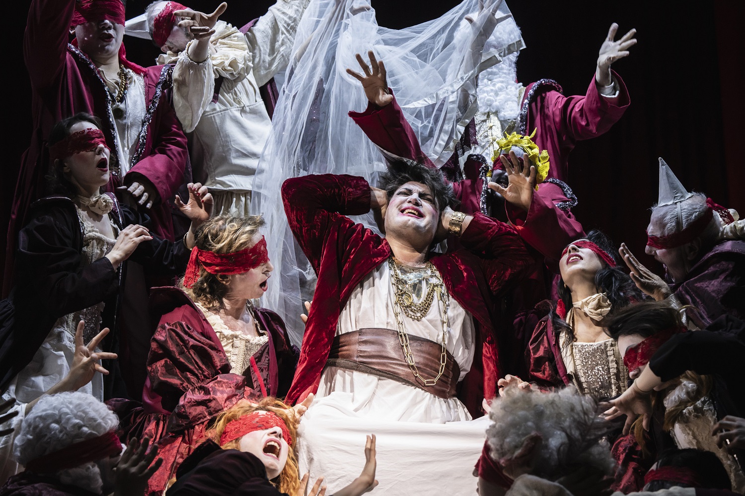 Scopri di più sull'articolo La regista Manu Lalli interpreta Satyricon: l’opera buffa di Maderna per la Stagione lirica 2024/25 della Fondazione Haydn