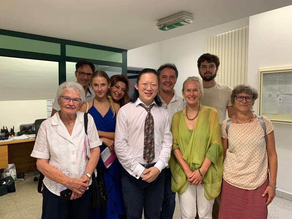Scopri di più sull'articolo ADOTTA UN PIANISTA! IL CONCORSO PIANISTICO INTERNAZIONALE F. BUSONI CERCA FAMIGLIE E SINGOLI CITTADINI DISPOSTI AD OSPITARE I PARTECIPANTI ALLA SUA 65° EDIZIONE