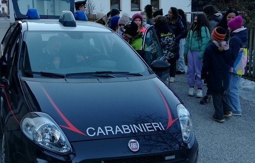 Scopri di più sull'articolo I Carabinieri in visita alle Scuole Elementari di Colle Isarco