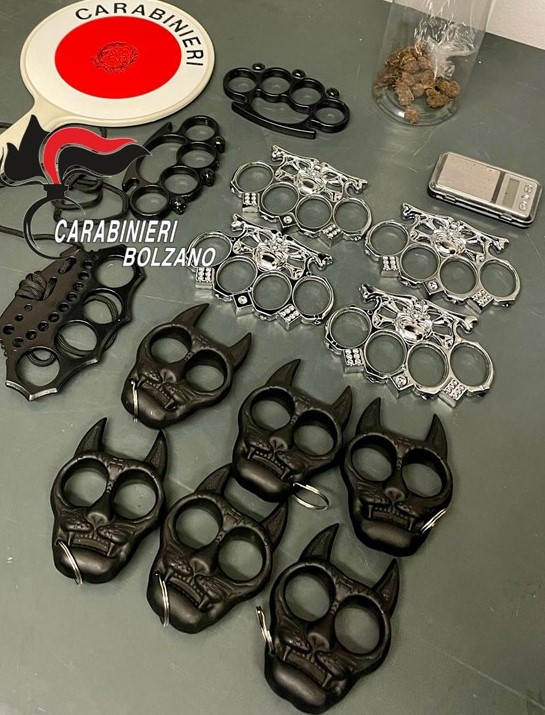 Scopri di più sull'articolo Bolzano, due minorenni denunciati per spaccio, estorsione e rapina