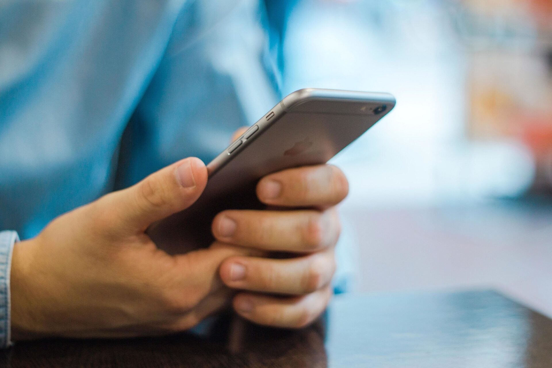 Scopri di più sull'articolo Contratti energia e gas al telefono, a distanza e “porta a porta”: