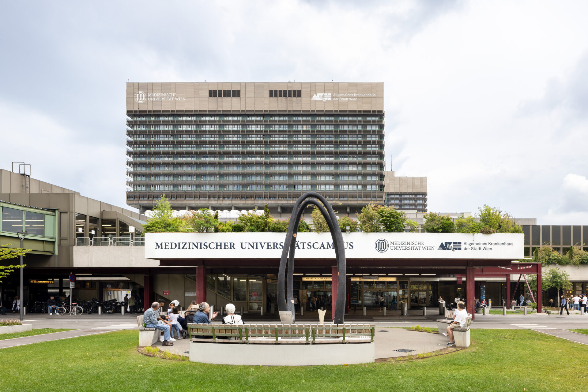 Mehr über den Artikel erfahren AKH Wien/MedUni Wien erneut weltweit unter den Top-Kliniken