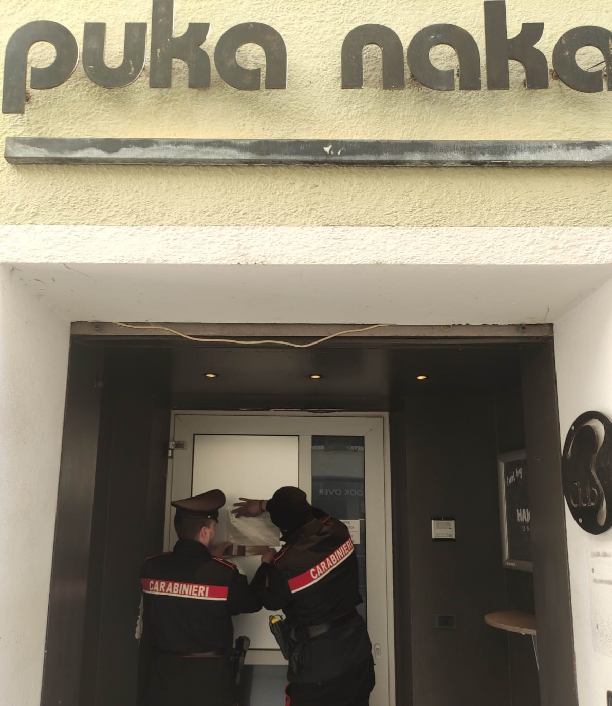 Mehr über den Artikel erfahren Carabinieri Brunico, sigilli al “Puka Naka” per 15 giorni