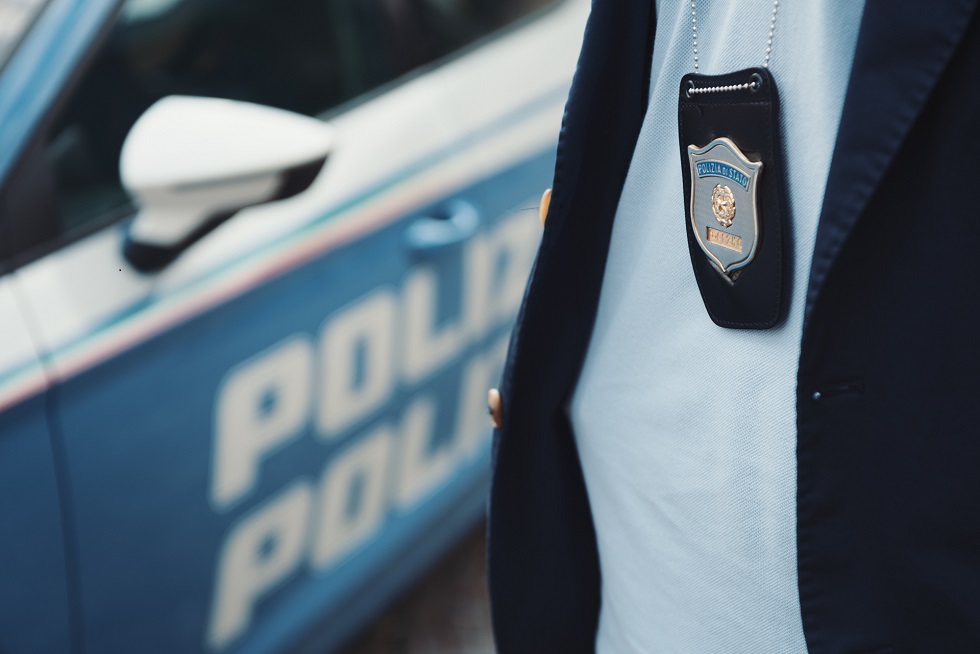 Scopri di più sull'articolo Bolzano, si diverte a rovistare e incendiare cassonetti dell’immondizia