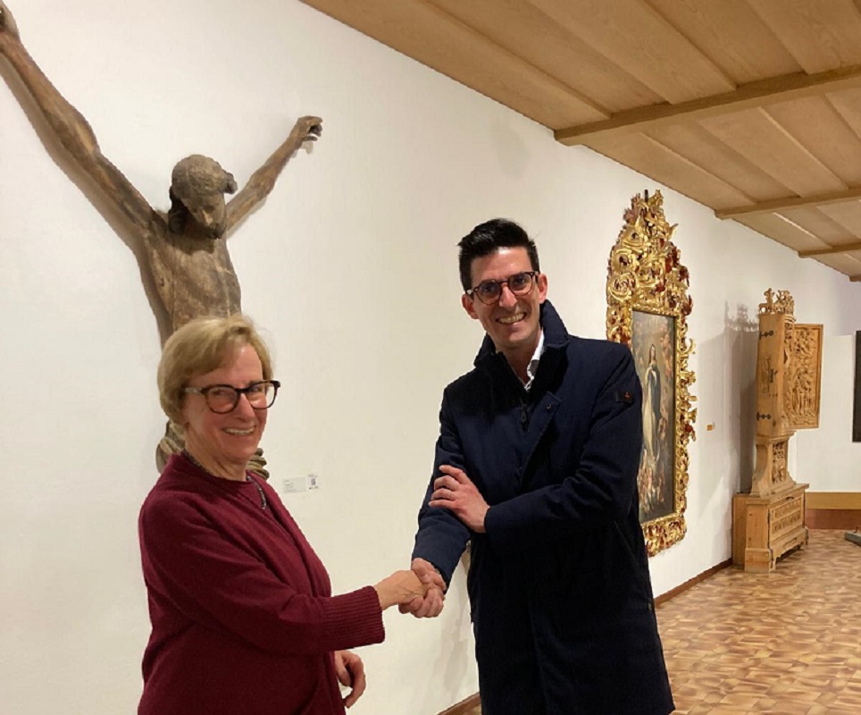 Mehr über den Artikel erfahren Luca Guglielmi in visita al Museo ladino di Ortisei