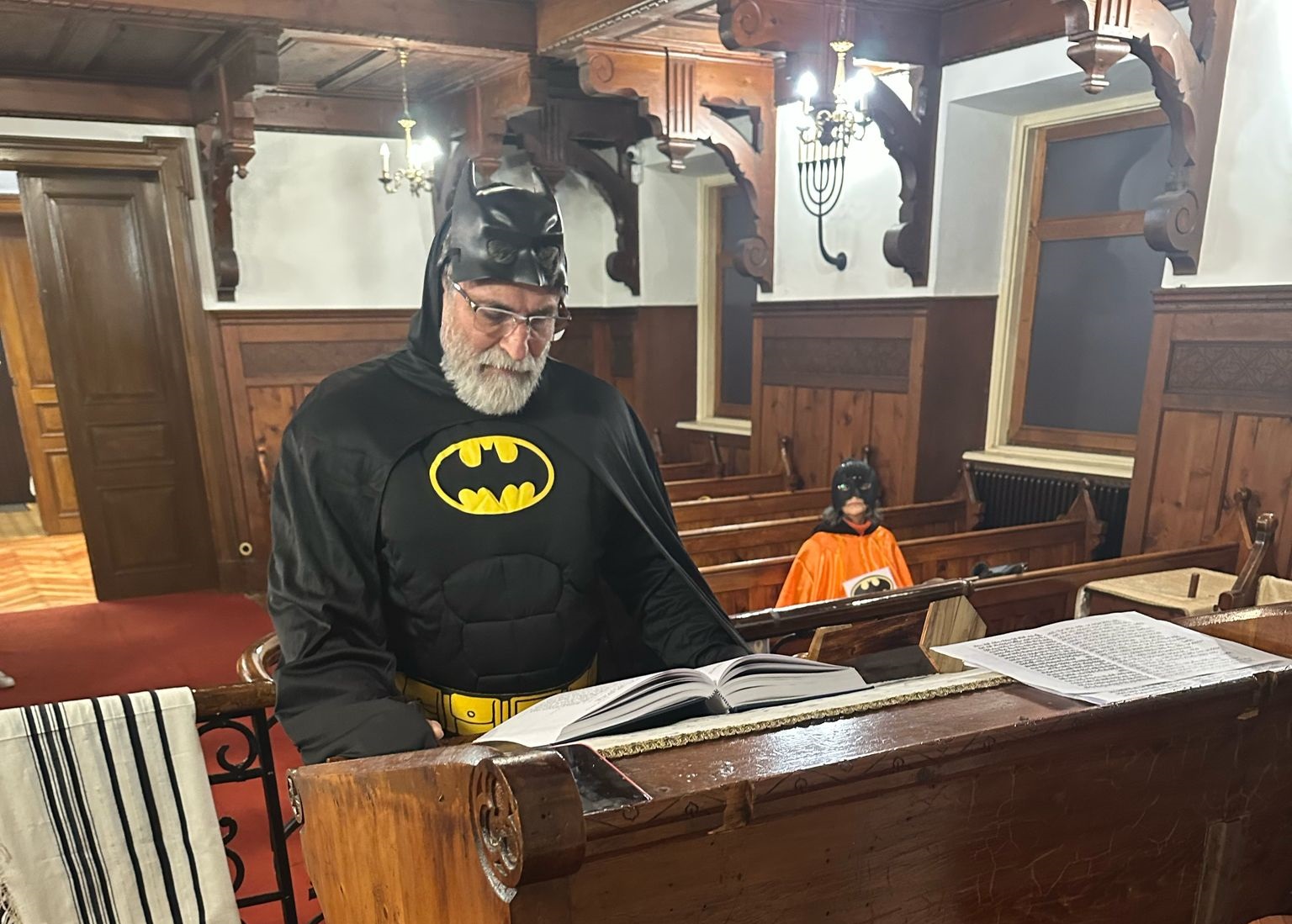 Mehr über den Artikel erfahren Purim, nella Sinagoga di Merano festa all’insegna di Batman