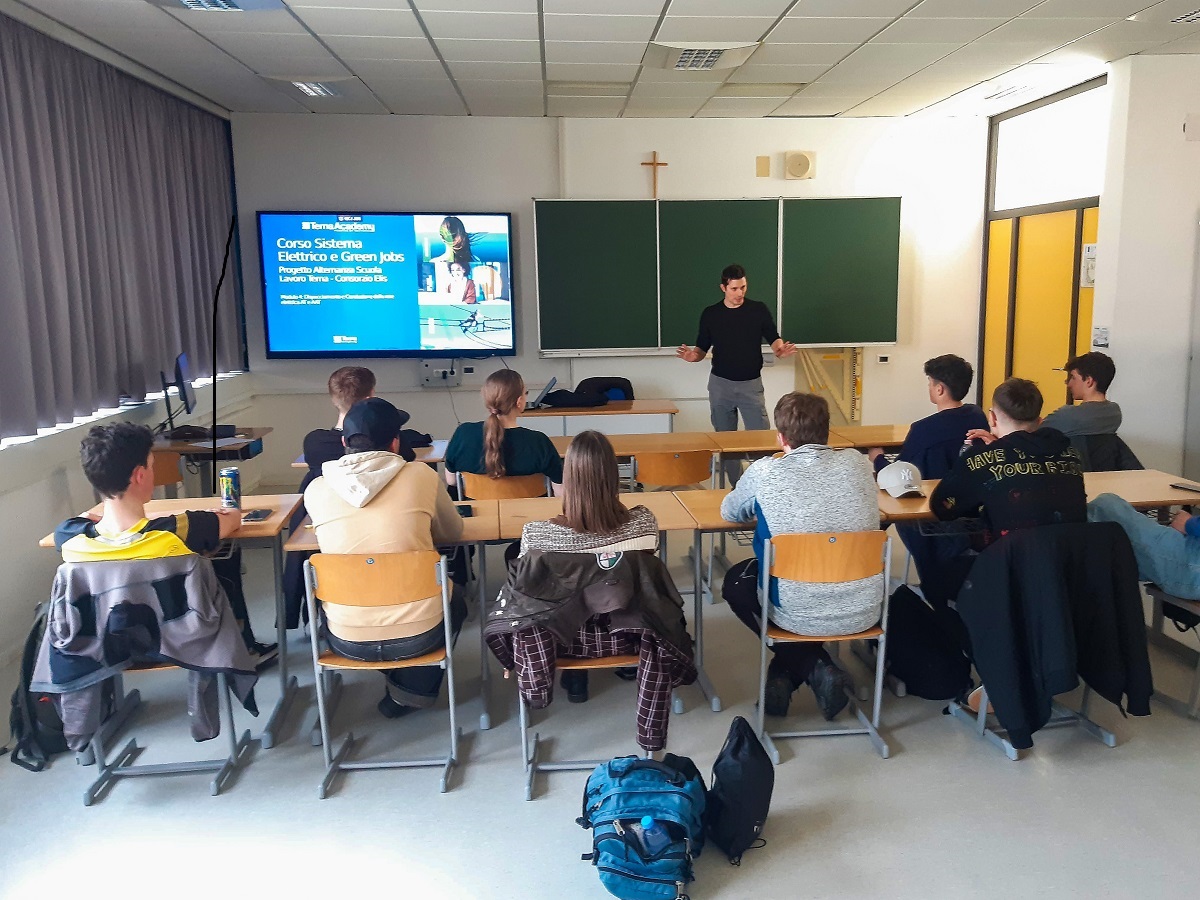 Scopri di più sull'articolo Terna avvia il dialogo tra l’azienda del settore elettrico  e la scuola