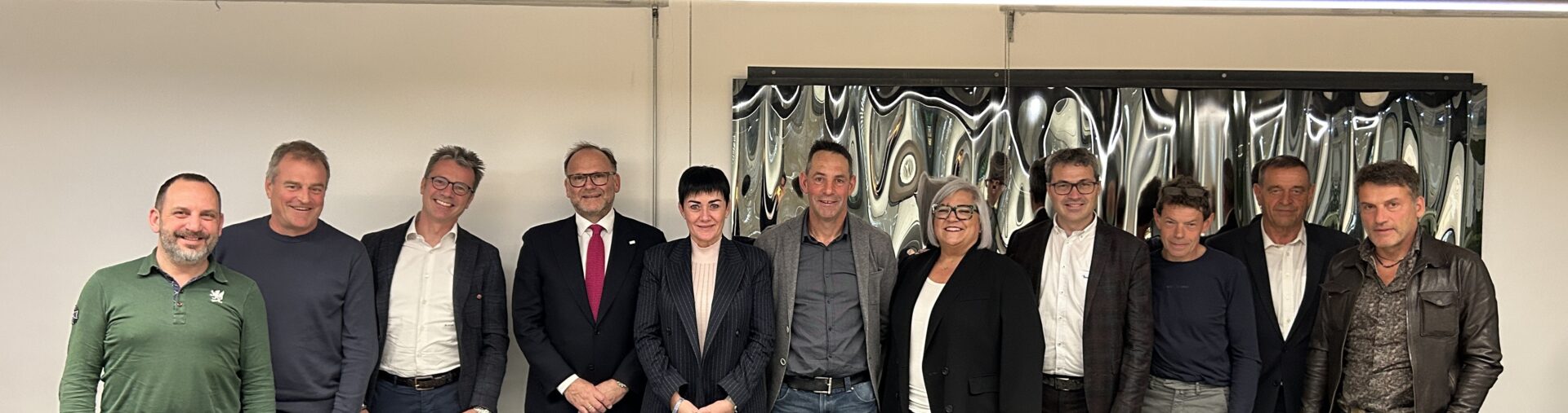 Scopri di più sull'articolo Alloggi a prezzi accessibili e sicurezza, Ulli Mair si confronta con il distretto SWR-EA di Bolzano e dintorni