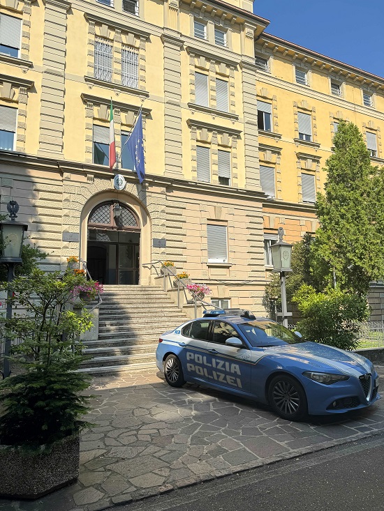 Scopri di più sull'articolo Arrestato spacciatore ricercato, revocato l’asilo politico di cui godeva ed espulso