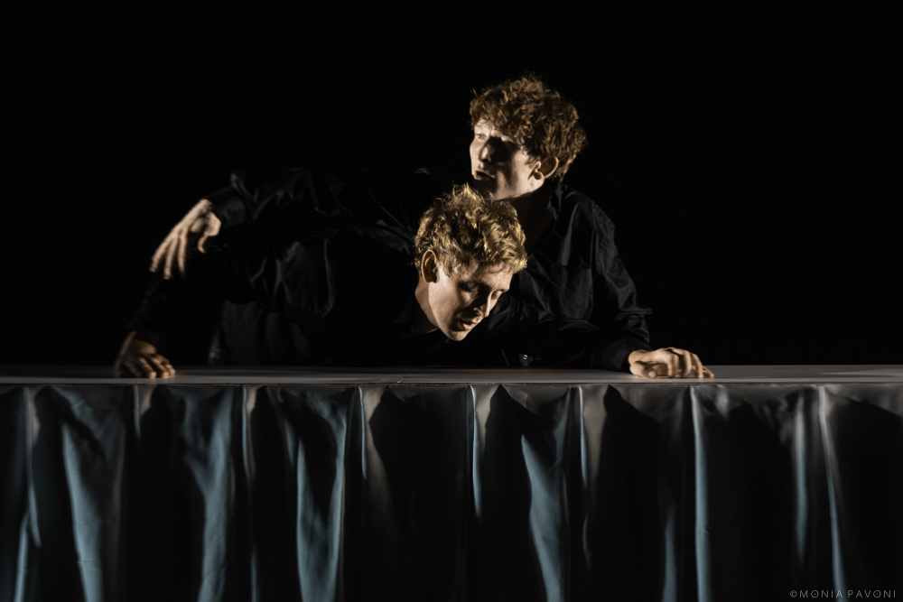 Scopri di più sull'articolo Nuovo appuntamento a Pergine con il Circuito Danza. In scena “Strangers in the night” by Jos Baker, Linus Jansner, Carlo Massari