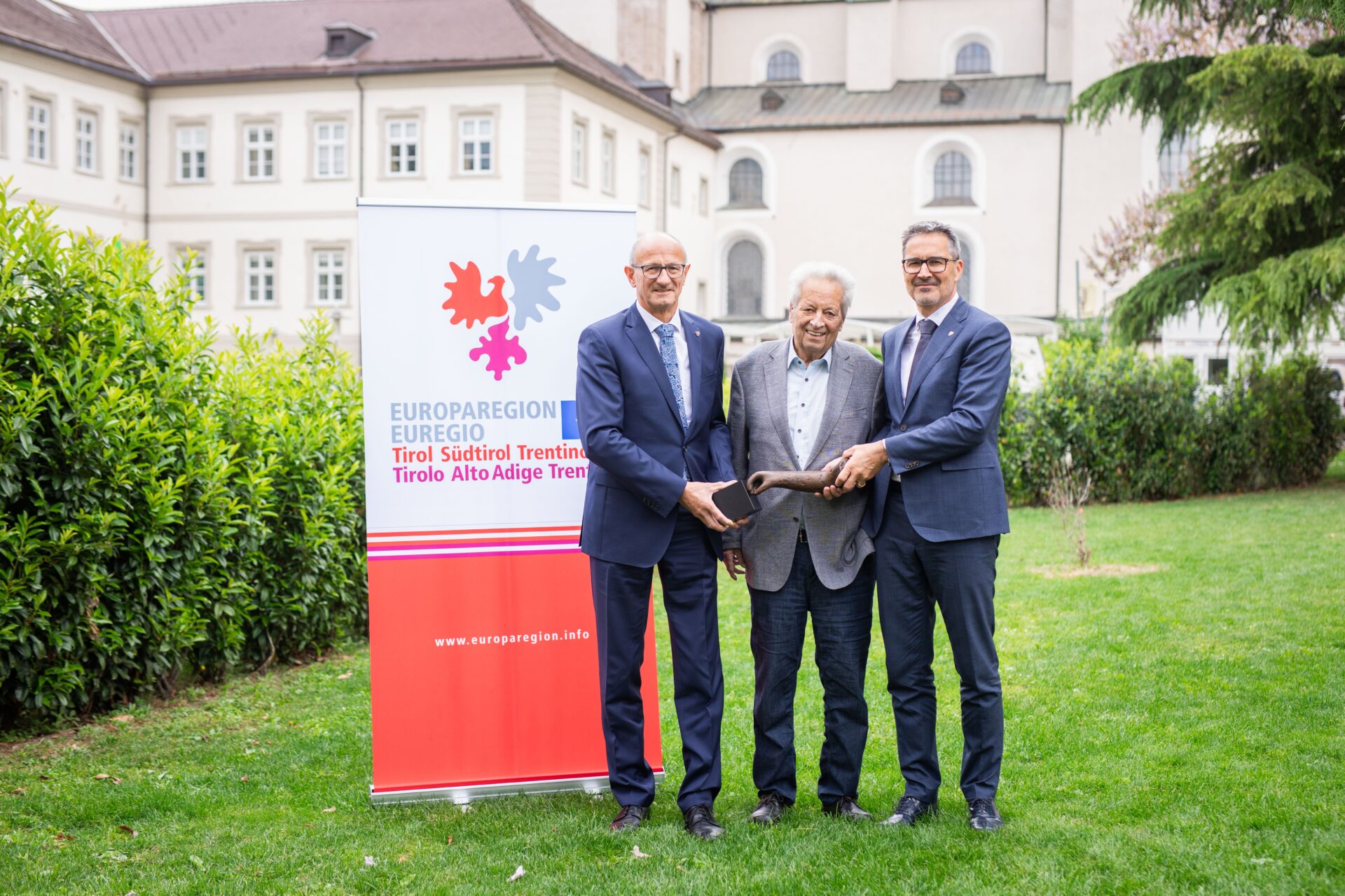 Mehr über den Artikel erfahren Premio Euregio, cercansi candidati con attitudine a cultura edilizia