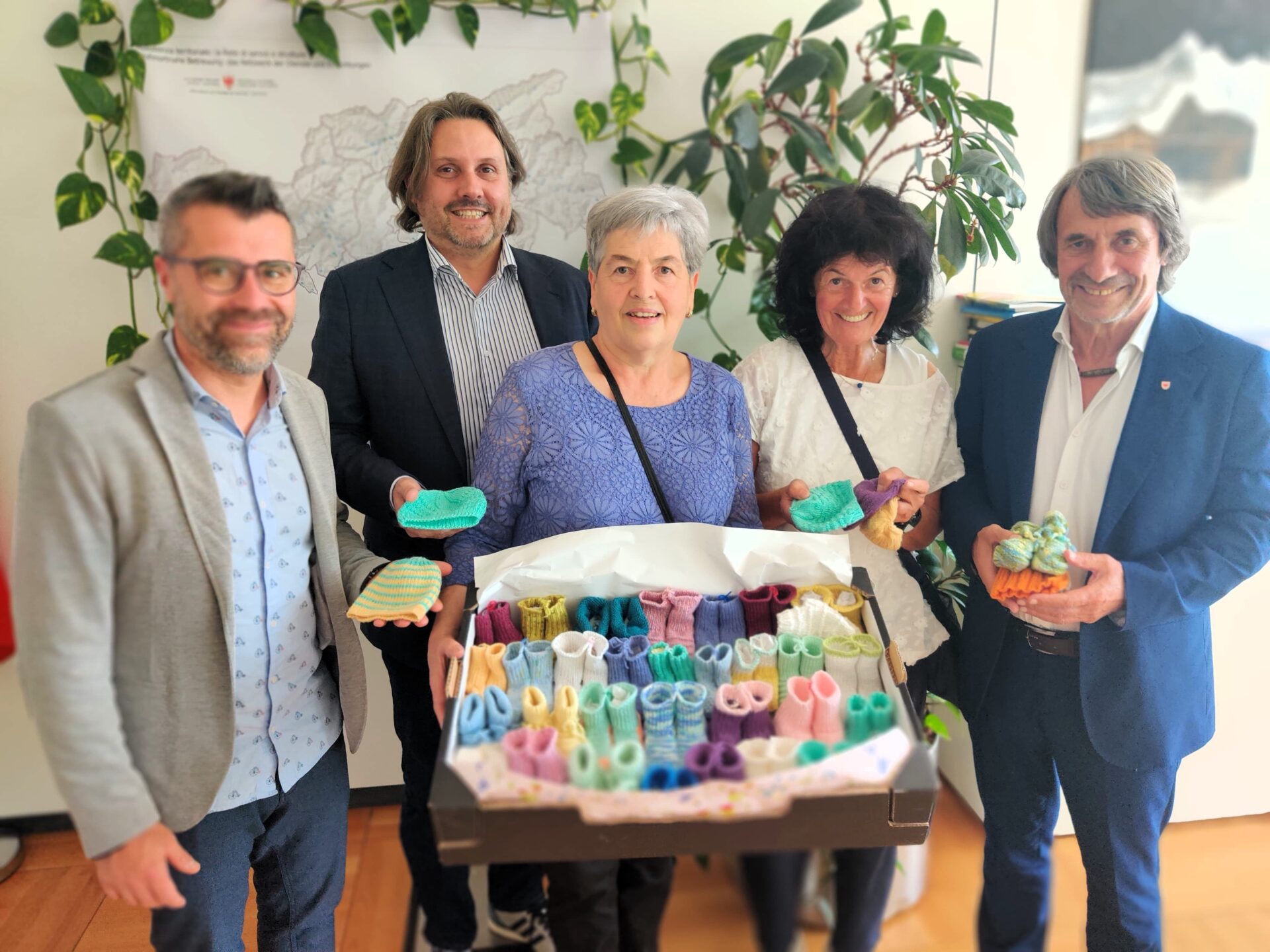 Mehr über den Artikel erfahren Vestitini per neonati prematuri in dono all’Ospedale di Bolzano