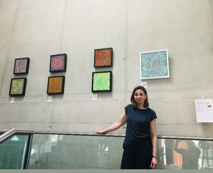 Mehr über den Artikel erfahren Kaleidoskop der Kreativität, Daniela und Sylvia Atzwangers Kunst in der Stadtbibliothek Bruneck