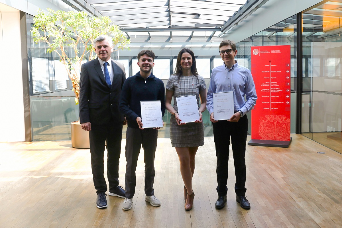 Mehr über den Artikel erfahren Premiate le migliori tesi di laurea triennale e magistrale sull’economia altoatesina