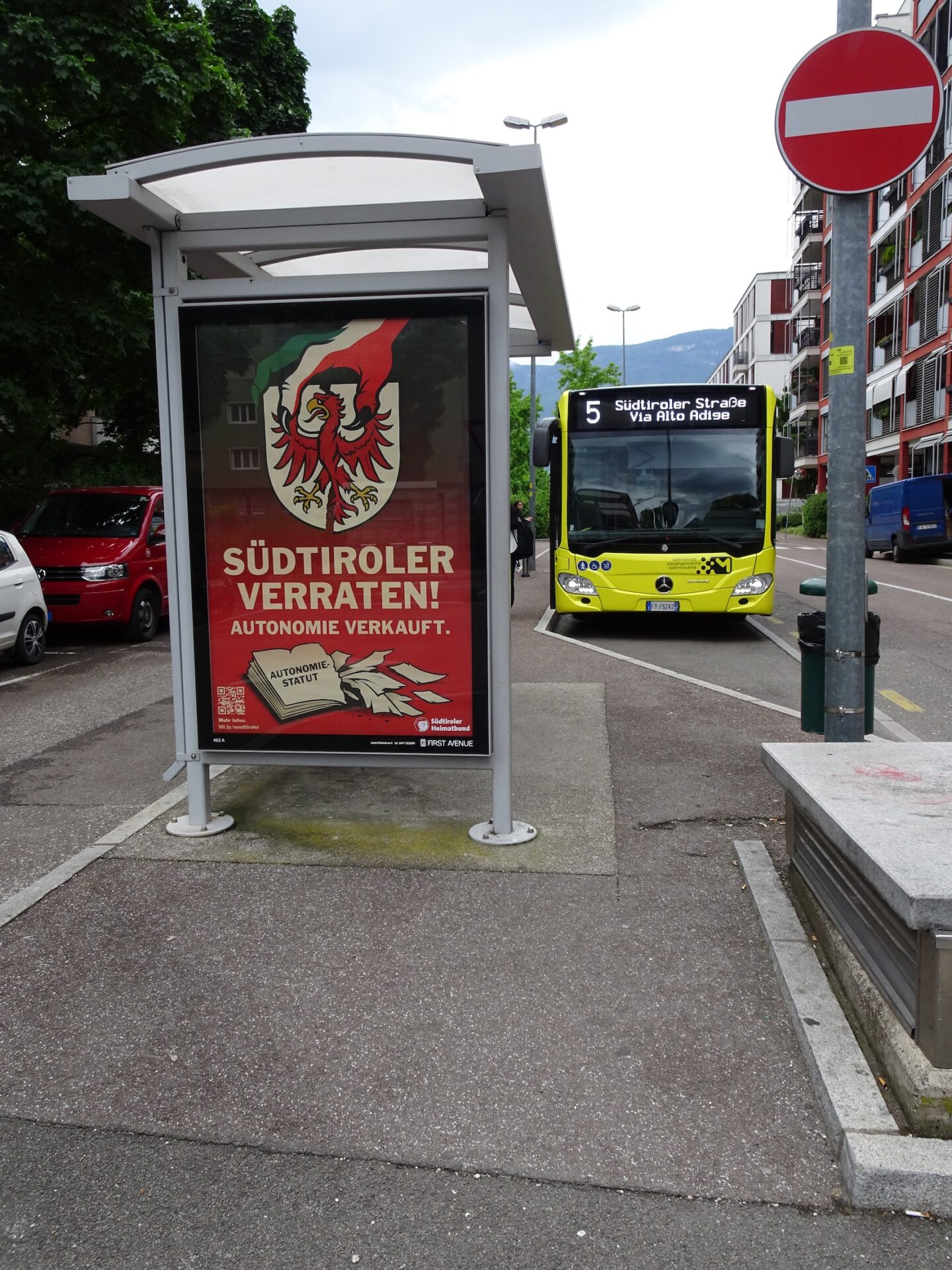 Mehr über den Artikel erfahren Südtiroler Heimatbund startet Plakatkampagne „SÜDTIROLER VERRATEN! AUTONOMIE VERKAUFT. “