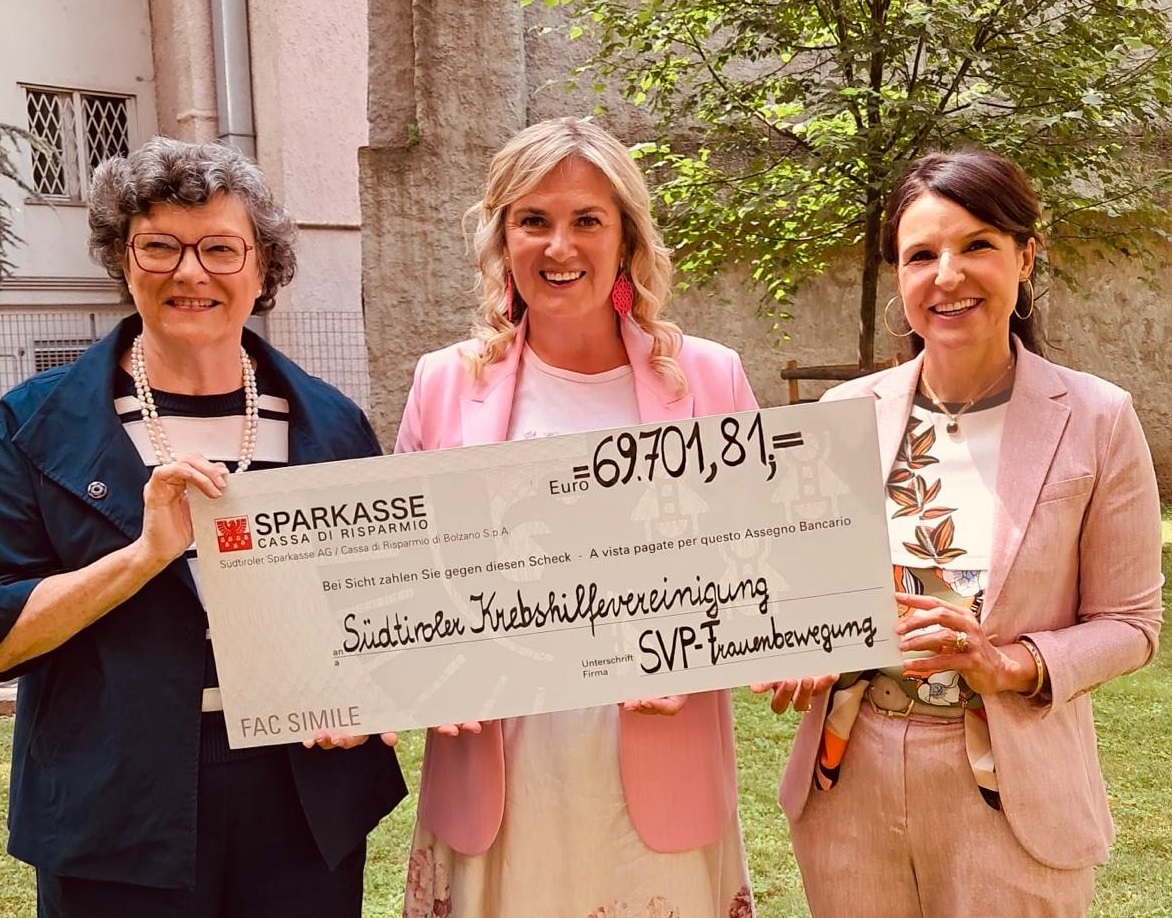 Scopri di più sull'articolo Primelaktion der SVP-Frauen: Erneut Rekordspende für Krebsstudie in Südtirol
