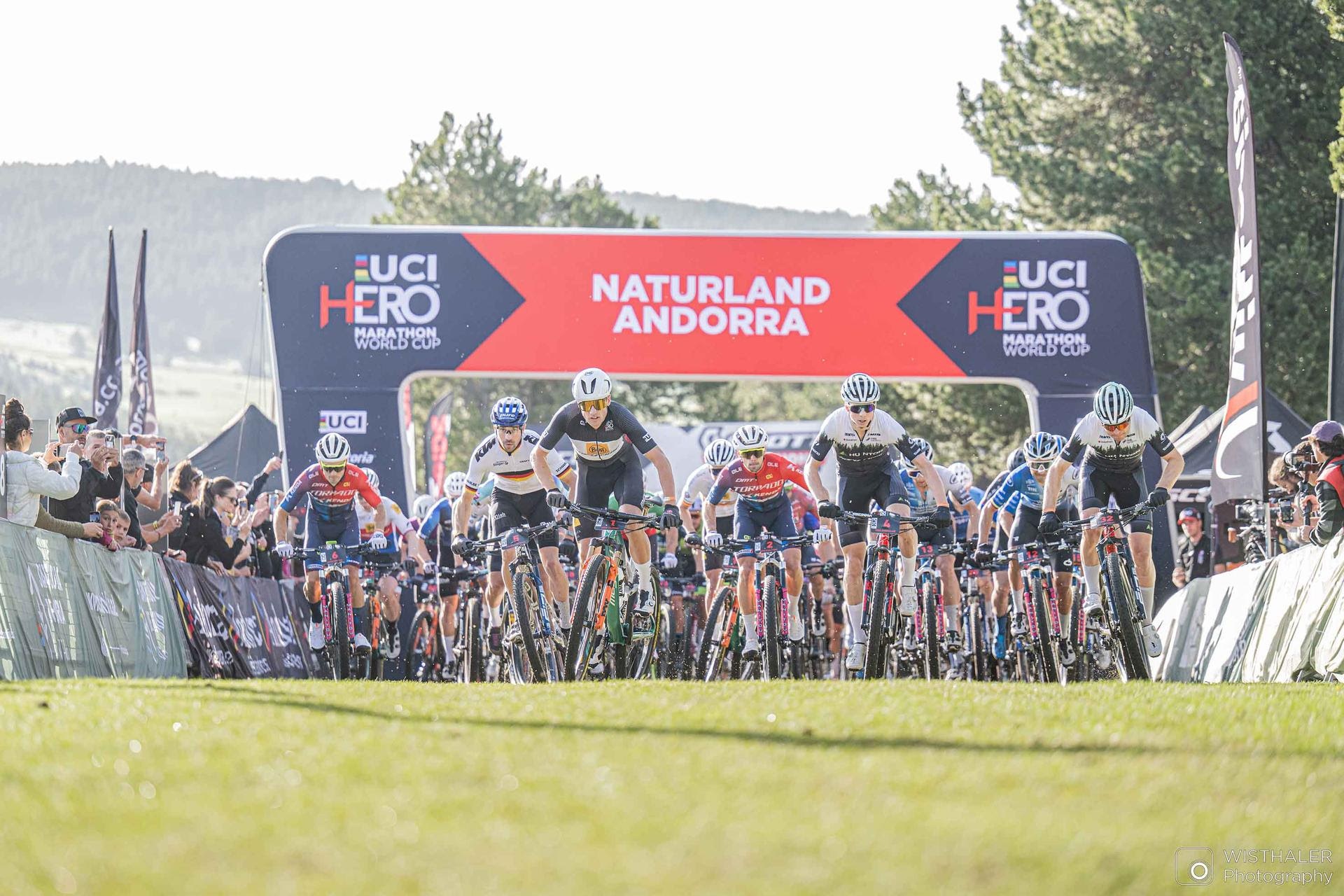 Scopri di più sull'articolo Leo Paez e Rosa Van Doorn conquistano la Naturland di Andorra valevole per la 2025 HERO UCI Cross-country Marathon World Cup