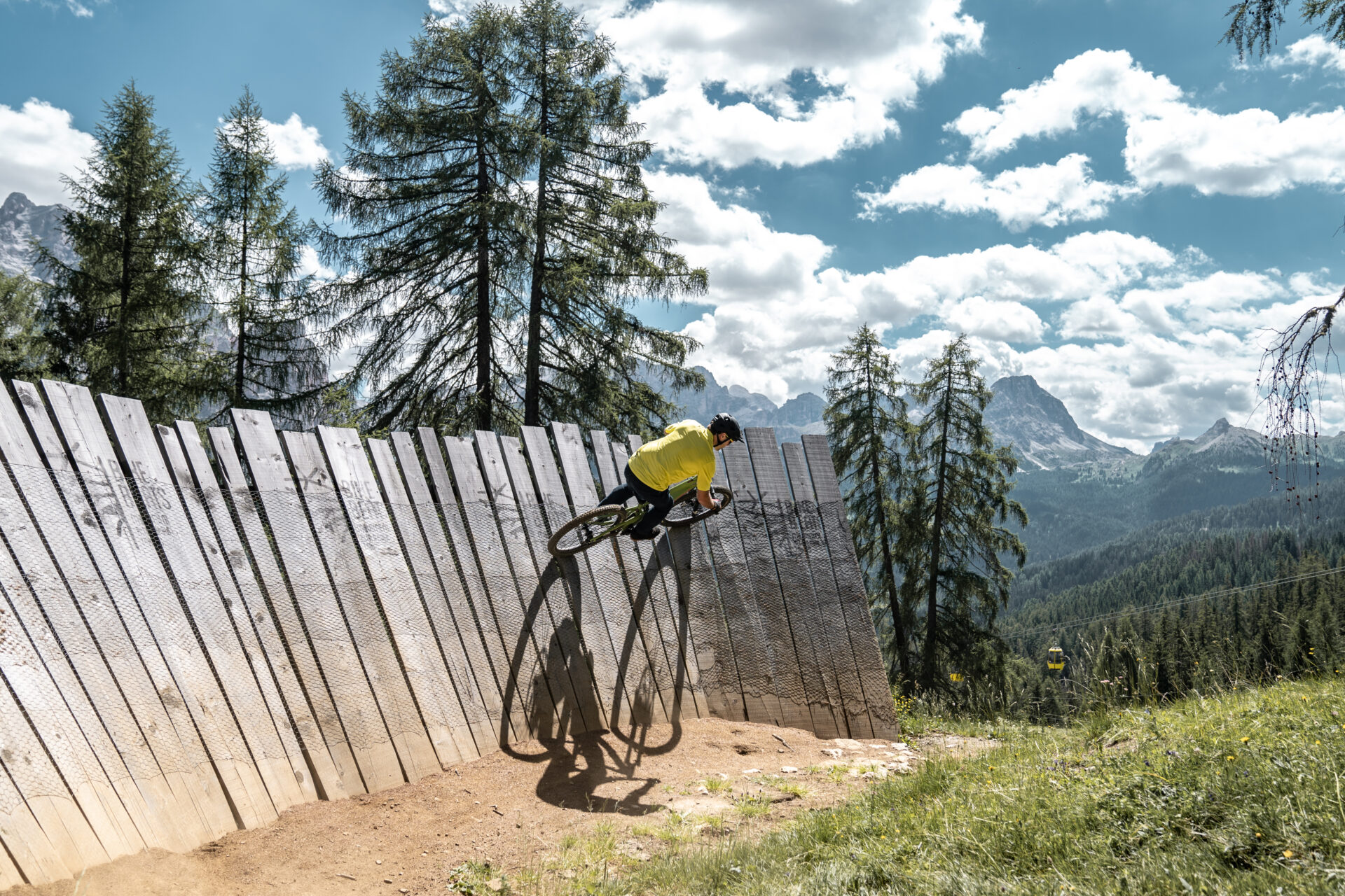 Mehr über den Artikel erfahren GIORNATA MONDIALE DELLA BICICLETTA: MOVIMËNT SI PREPARA A UNA STAGIONE IN SELLA