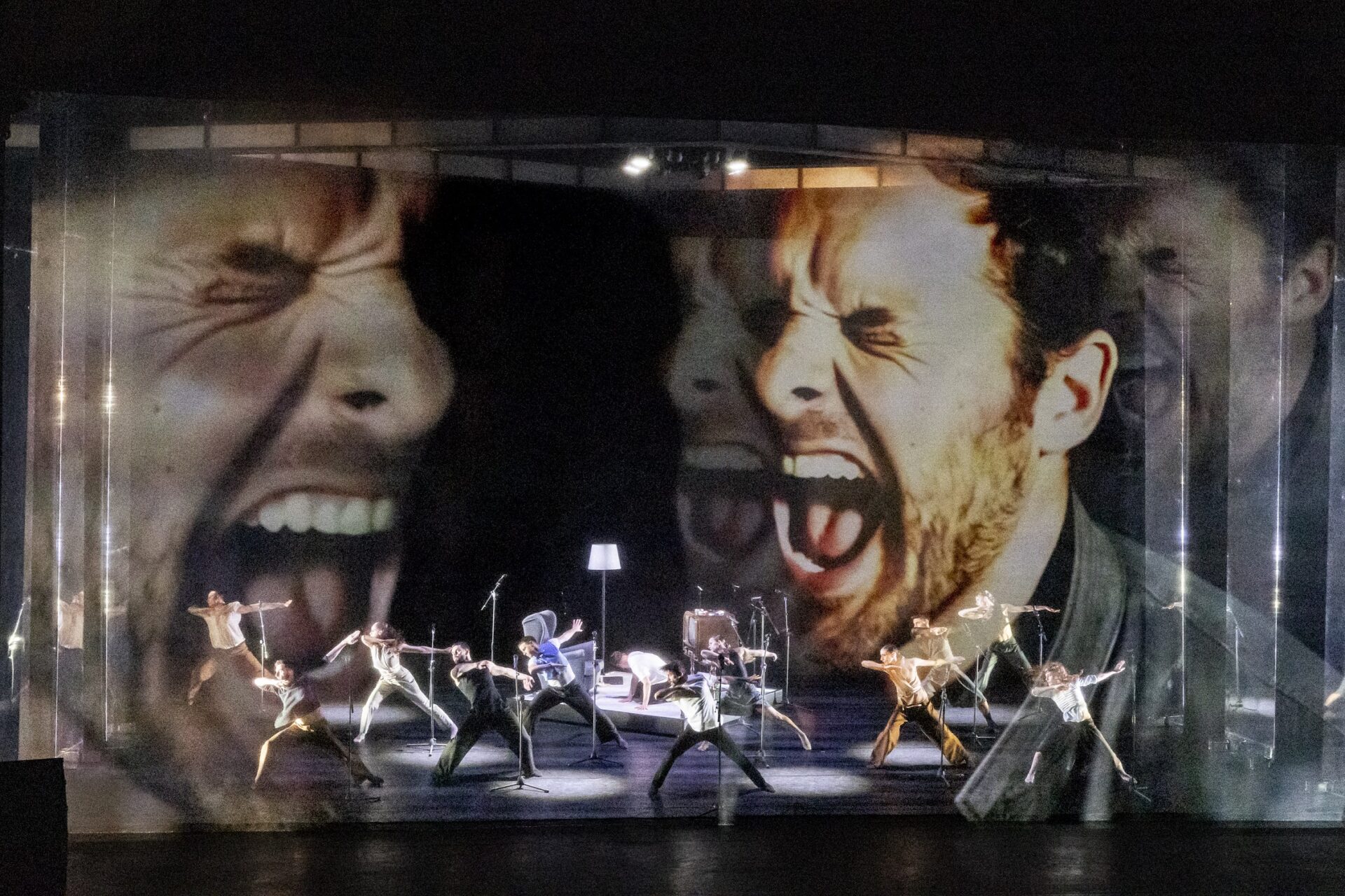 Mehr über den Artikel erfahren “The Wall” dei Pink Floyd prende vita a Bolzano: danza, musica e video in uno spettacolo unico