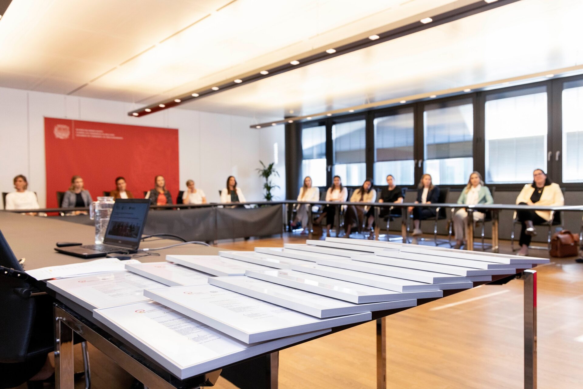 Mehr über den Artikel erfahren Mehr Frauen in Führung: Erfolgreicher Abschluss des Lehrgangs für Verwaltungs- und Aufsichtsräte